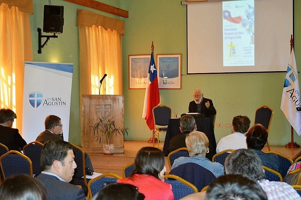 Comentario pastoral de la visita del Papa a Chile fue tema de seminario